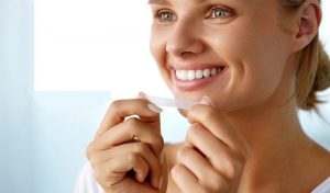 Cách sử dụng miếng dán trắng răng