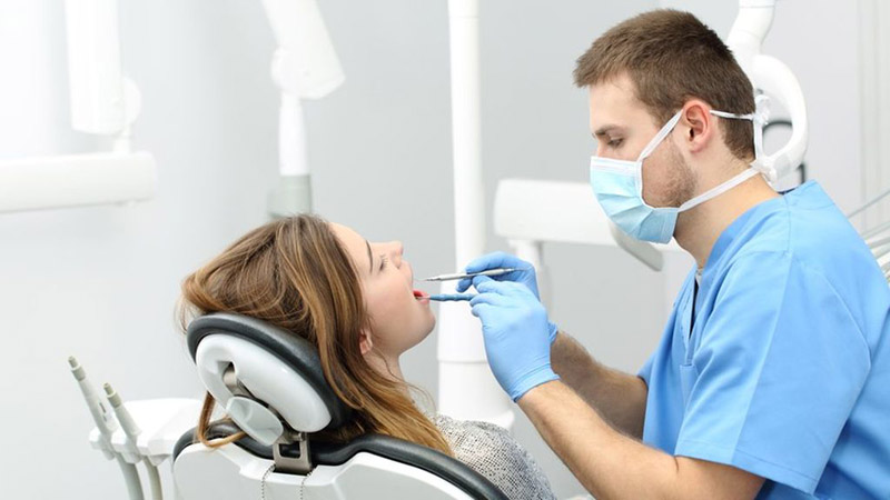 Nha khoa được trang bị máy móc hiện đại giúp quy trình diễn ra an toàn hơn