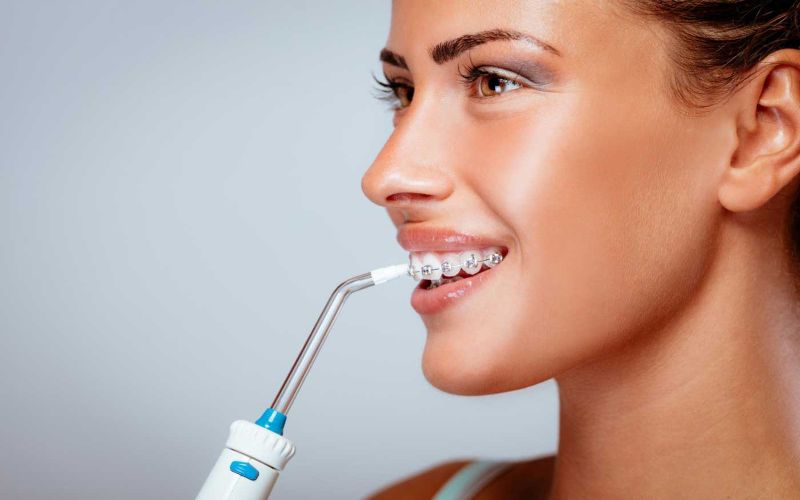 Máy tăm nước là thiết bị được sử dụng để làm sạch khoang miệng